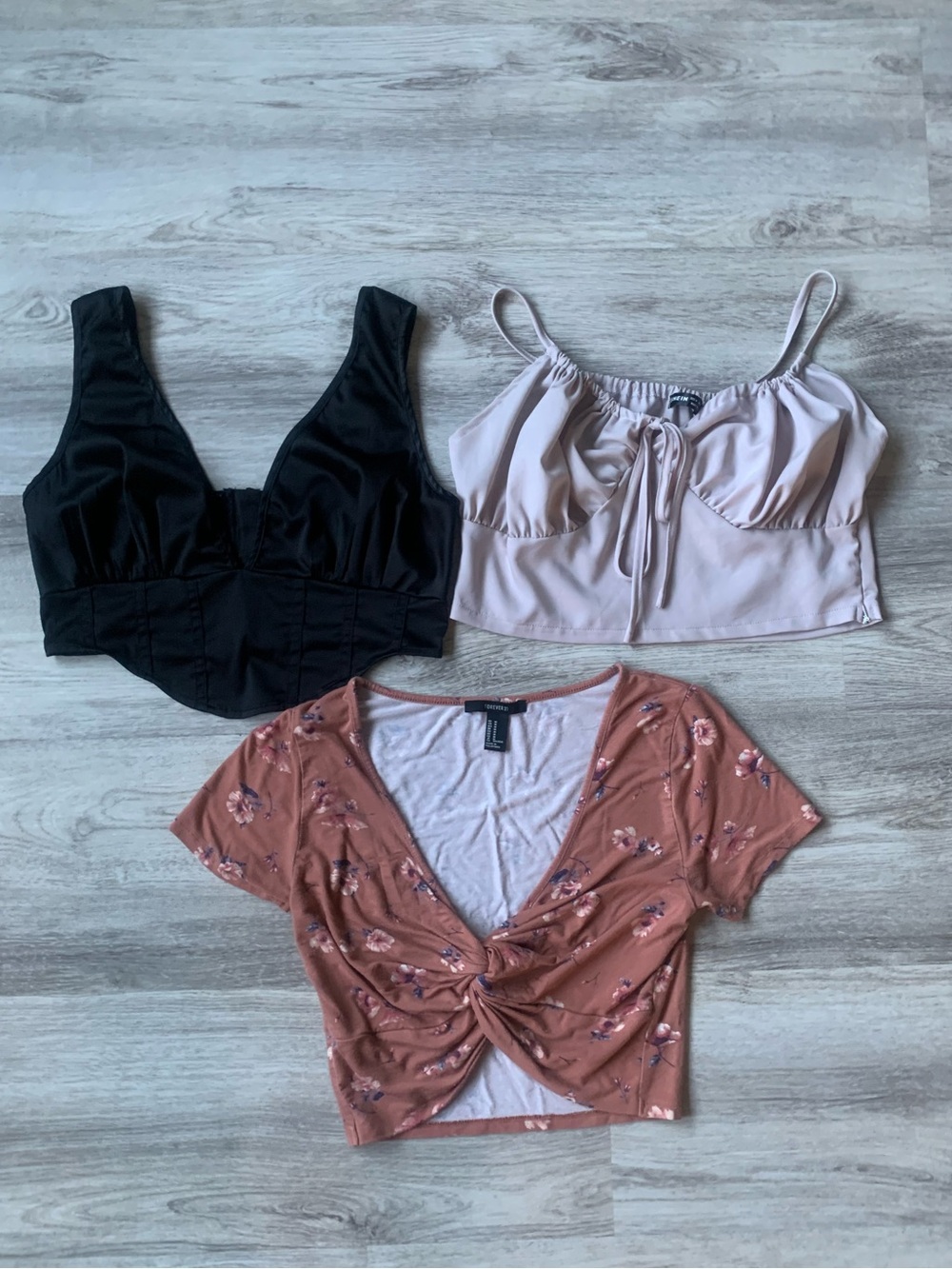 Bundle mixed brands crop tops Forever 21 Blush Pink and 2 SHEIN Crop tops medium